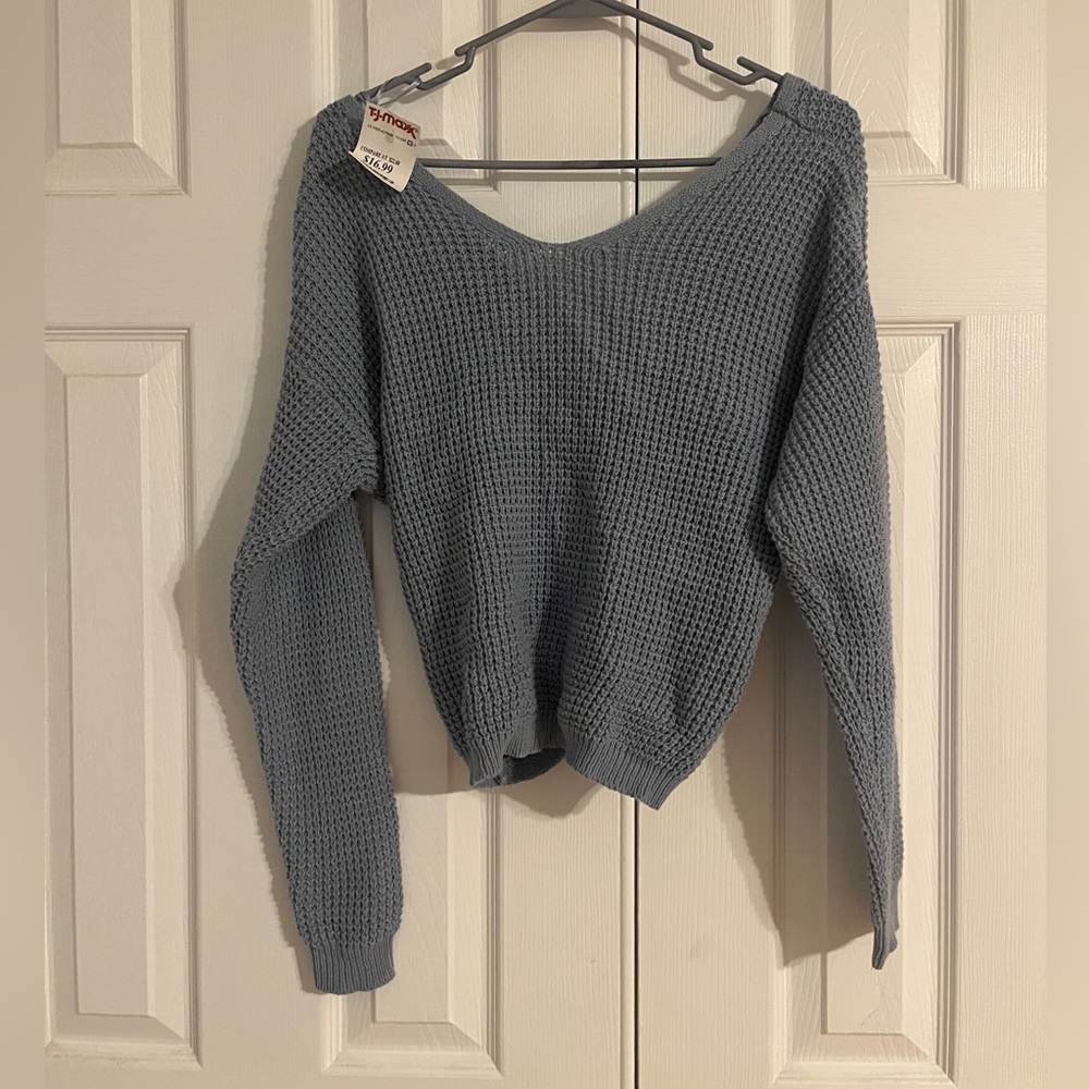Moon & Madison NWT Blue Sweater Small Super Cute Twist Back